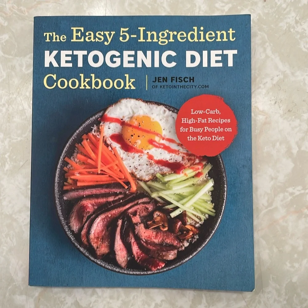 BOOK The Easy 5- Ingredient Ketogenic Diet Cookbook by Jen Fisch GREAT CONDITION - Picture 1 of 9